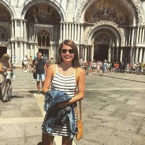 Meet your Posher, Danielle